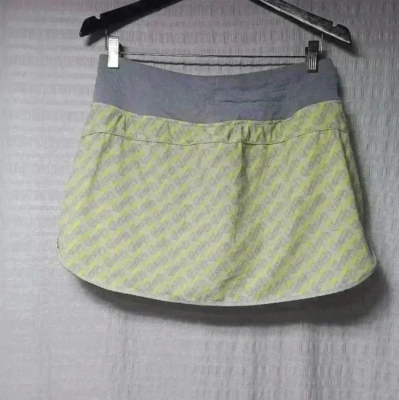 Tasc  On the Court 13 in. skort. Ladies size M - Picture 2 of 6